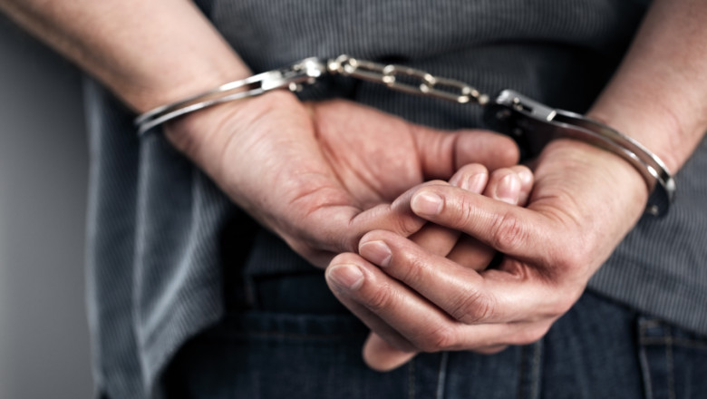 Politist retinut, dupa ce a batut o femeie pe care o platise pentru sex si i-a sustras banii. El a mai fost cercetat penal in trecut Imagine