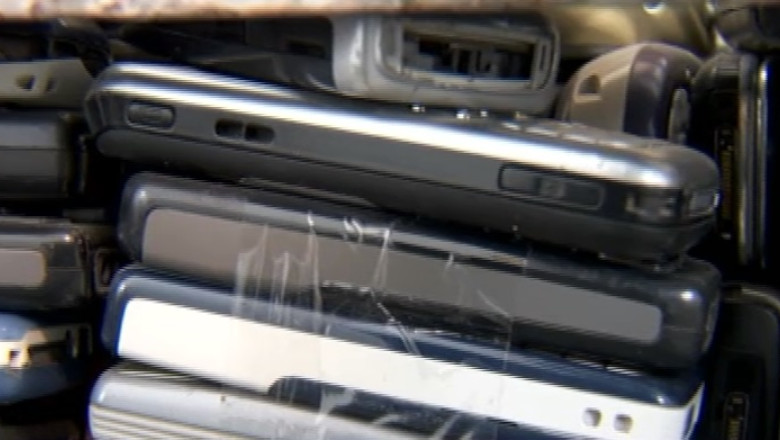 Politisti retinuti pentru ca furnizau telefoane mobile arestatilor preventiv Imagine