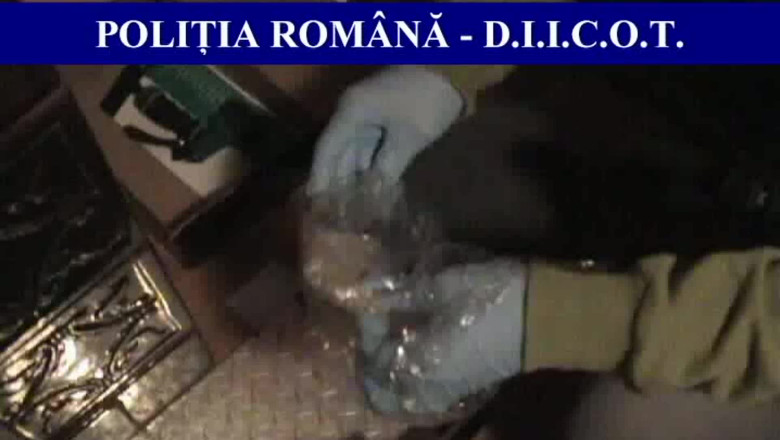 Politistii au dat publicitatii imagini din timpul descinderilor intr-un dosar de trafic de etnobotanice Imagine