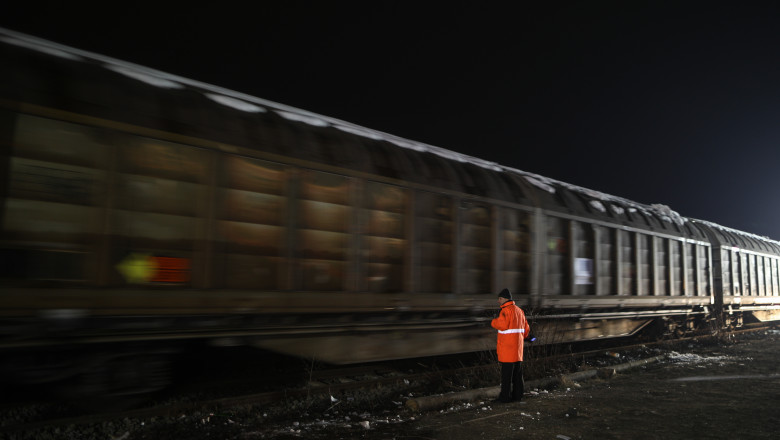 Politistii au inceput o ancheta in cazul trenurilor cu incarcatura inflamabila, care au fost la un pas sa se ciocneasca la Sighisoara Imagine