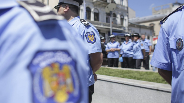 Politistii locali din Bacau cer sporuri pentru ca fac febra musculara la degete din cauza tastaturii si stau prea mult pe scaun Imagine