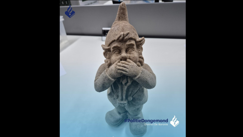 Politistii olandezi au descoperit la o perchezitie un pitic de gradina facut din droguri. „Pana si piticul era socat” Imagine