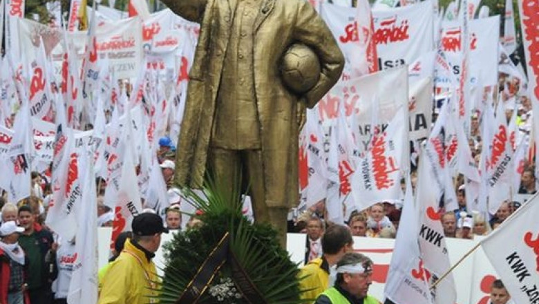 Polonezii cer in strada demisia guvernului, pentru ca vrea sa creasca varsta de pensionare Imagine