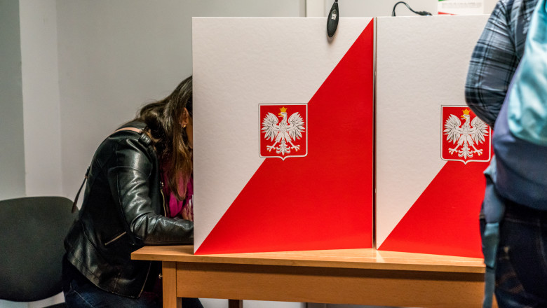 Polonezii voteaza duminica in cadrul alegerilor parlamentare, dupa o campanie de dispute intense Imagine
