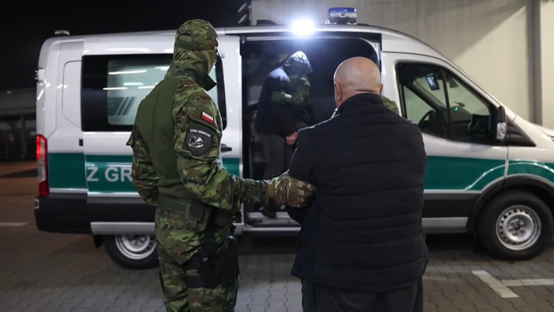 Polonia a inceput expulzarile migrantilor. Donald Tusk: Dezmembram bande georgiene Imagine