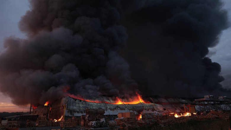 Polonia acuza Rusia ca a atacat cu drone o fabrica poloneza de parchet din Ucraina. Mai multi raniti grav Imagine