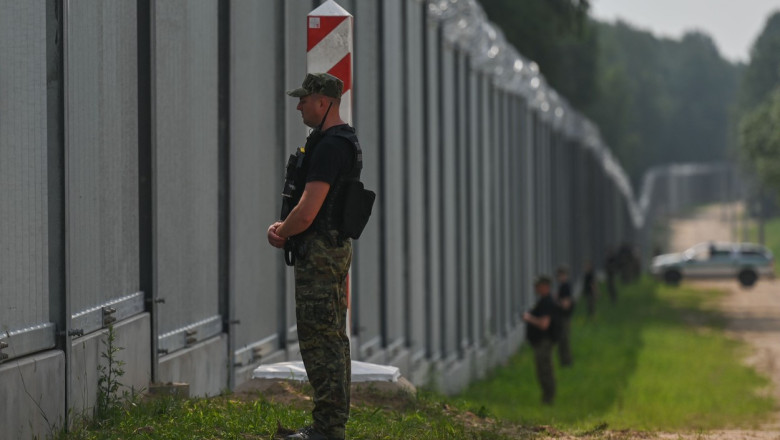 Polonia ar putea construi un gard impotriva migrantilor la granita cu Kaliningrad Imagine