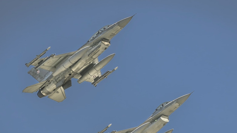 Polonia si NATO au ridicat in aer avioane de vanatoare in urma unui atac rusesc in vestul Ucrainei Imagine