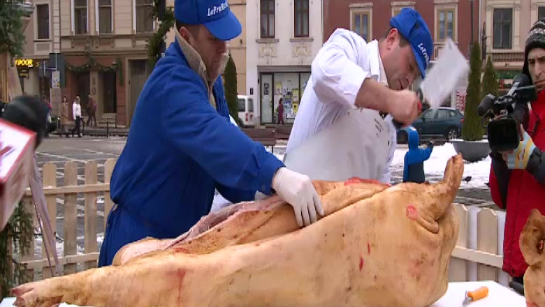  Pomana porcului in Piata Sfatului  Imagine