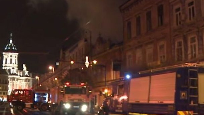 Pompieri raniti in cursul interventiei la un incendiu, in Arad Imagine