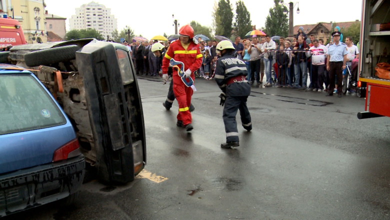 Pompierii din toata tara se intrec la Oradea intr-o competitie de acordare a primului ajutor Imagine
