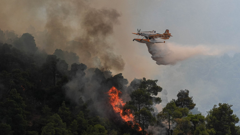 Pompierii turci lupta in continuare cu incendiile de vegetatie in Izmir si Manisa. Peste 50.000 de localnici au fost evacuati Imagine