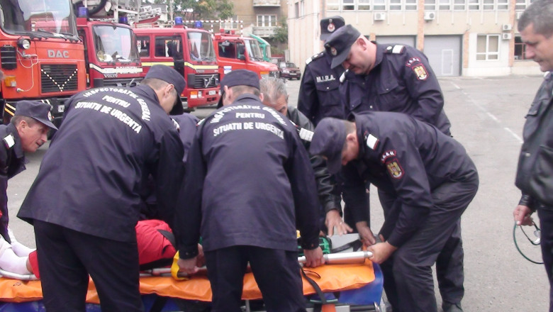 Porti deschise de Ziua Pompierilor. Salvatorii le vor prezenta vizitatorilor exercitii demonstrative Imagine