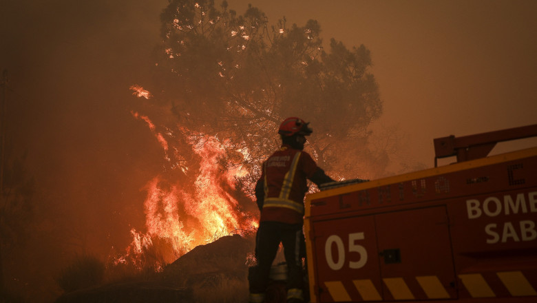 Portugalia se lupta in continuare cu incendiile de vegetatie. Un pompier a murit in timpul unei interventii Imagine