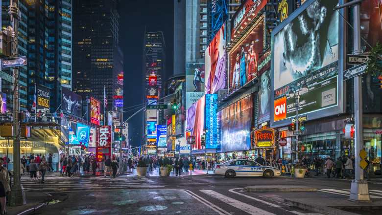 Portul armelor de foc a fost interzis in celebrul cartier Times Square din New York Imagine