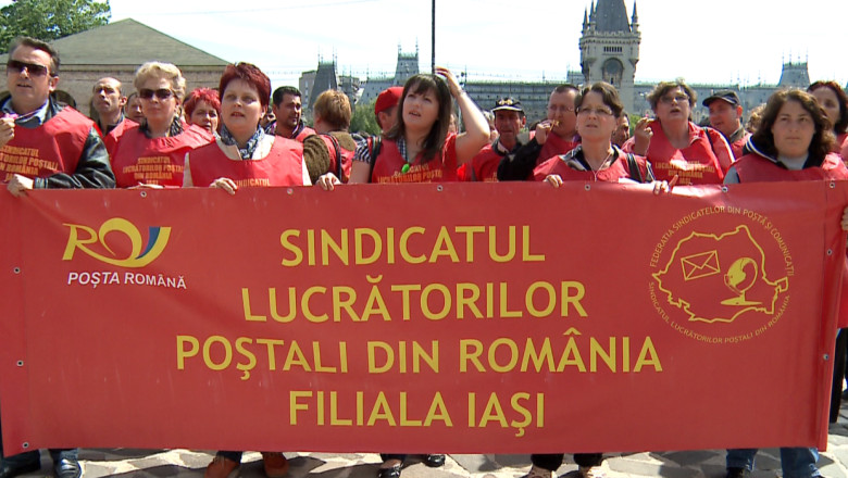 Postasii au iesit in strada. Zeci de angajati ai Postei Romane au protestat in Iasi si Bacau Imagine