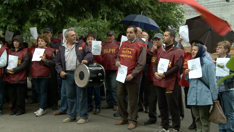 Postasii au pichetat Prefectura Bihor Imagine