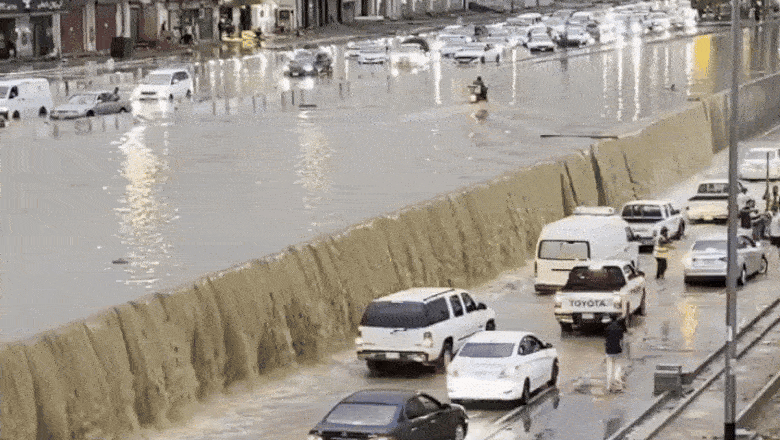 Potop in Arabia Saudita. Scolile au fost inchise, oamenii au fost avertizati ca vor fi inundatii. Imagini cu masini luate de ape Imagine