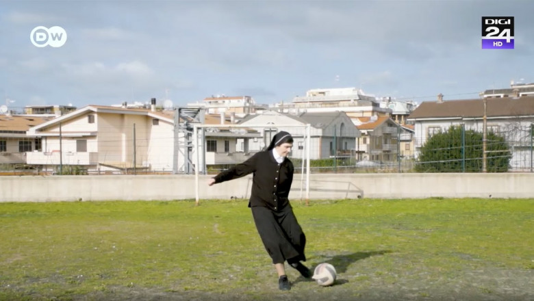 Povestea maicii Emilia. Fosta atacanta de prima liga in Romania, acum joaca in nationala calugaritelor din Italia Imagine