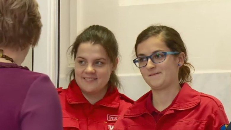 Povestea paramedicilor voluntari. Ziana Motora si Raluca Zaganescu, primele care le-au acordat ajutor medical victimelor accidentului aviatic Imagine