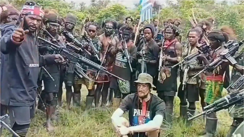 Povestea pilotului din Noua Zeelanda care a fost tinut captiv in jungla aproape 600 de zile, dupa ce a fost rapit din avion Imagine