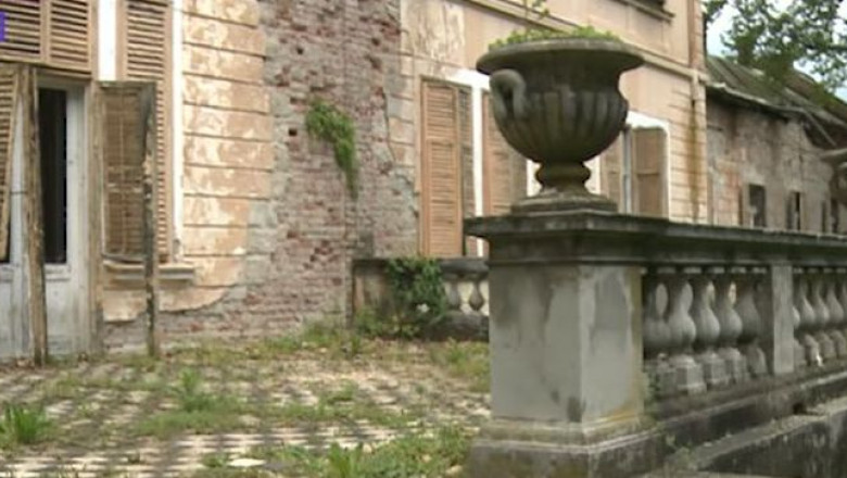 Povestea trista a unui loc de poveste: castelul din Bulci Imagine