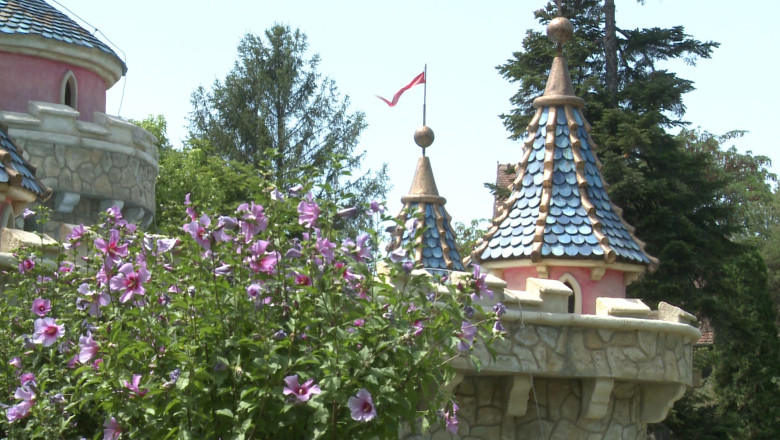 Povesti triste din Parcul Copiilor din Timisoara: un carusel nefolosit, un castel incuiat Imagine