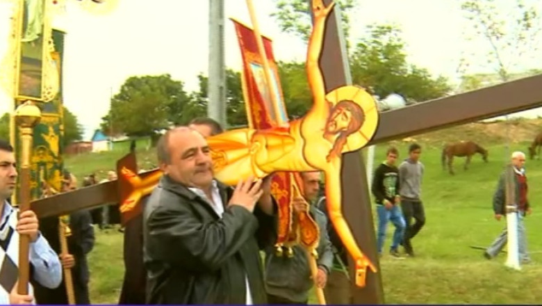 Povestile credintei. Manastirea Hadambu, un Ierusalim romanesc. Credinciosii refac in fiecare an, in Saptamana Mare, Drumul Crucii Imagine