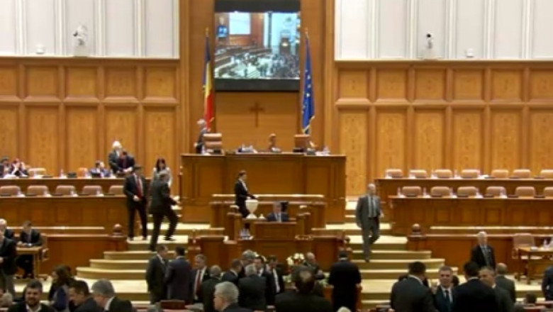 PPDD a ramas fara grup parlamentar la Senat. Trei senatori de la Partidul Poporului au trecut astazi la UNPR Imagine