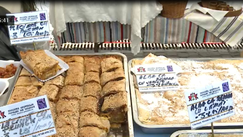 Prajituri de casa si mezeluri preparate dupa retete traditionale, la targul „Bucuriile Toamnei”, in Iasi Imagine