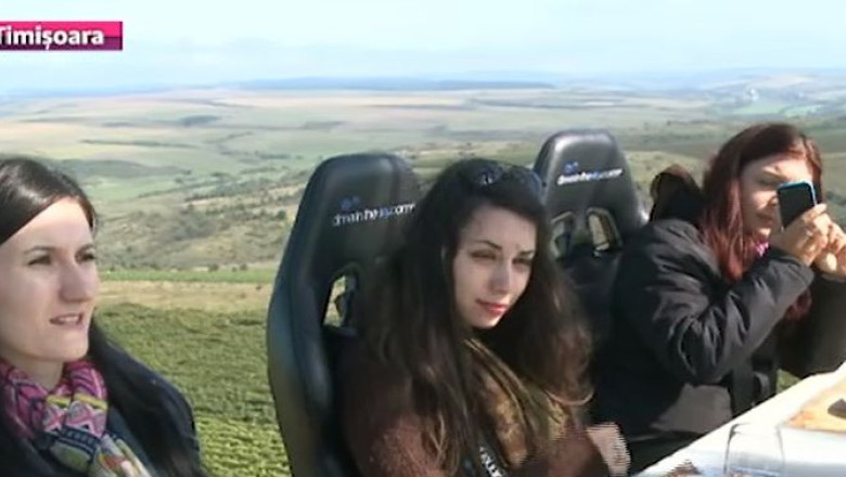 Pranz la inaltime. Masa suspendata cantareste sapte tone si poate ajunge la 50 metri altitudine Imagine