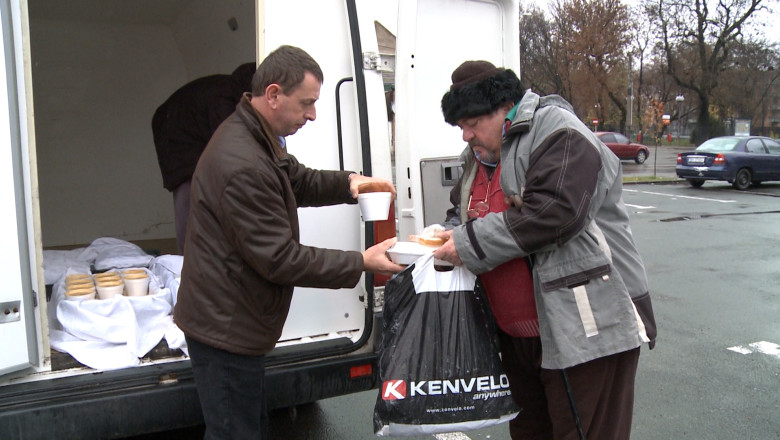 Pranz pe roti. Oamenii nevoiasi din Oradea primesc trei luni o masa calda Imagine