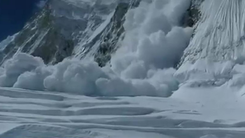 Prapad din cauza furtunii, in Nepal si India: cel putin 60 de morti. Aproape 1.000 de persoane sunt blocate pe Everest. Anuntul MAE Imagine