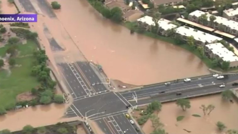 Precipitatii record in Phoenix: a plouat intr-o zi cat in trei luni. Doi oameni au murit Imagine