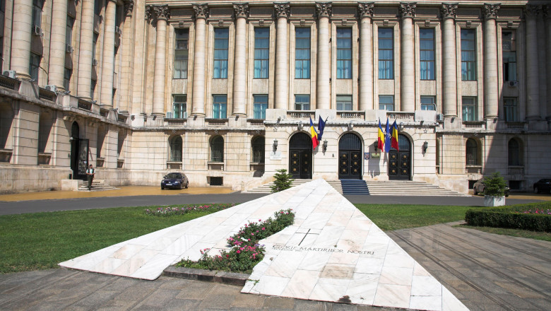 Precizarile MAI legate de transferul unui spatiu din Piata Revolutiei. „Proiectul nu restrictioneaza accesul public” Imagine