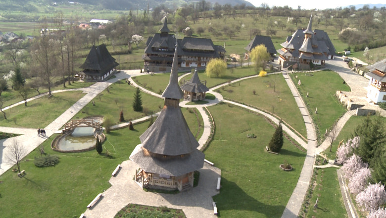 Pregatiri de Paste in Maramures. Cinci mii de turisti sunt asteptati in noaptea de Inviere la Manastirea Barsana Imagine