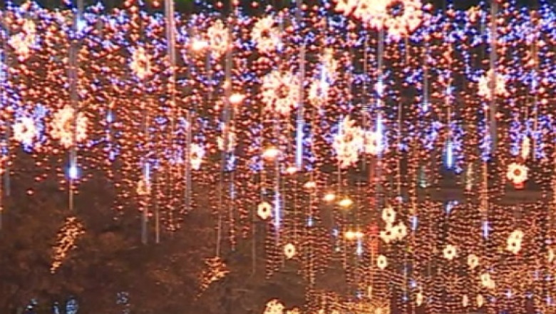 Pregatiri pentru Craciun. Primaria din Iasi vrea sa intre in Cartea Recordurilor cu cel mai mare dans sincron cu spiridusi Imagine