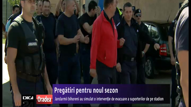 Pregatiri pentru noul sezon. Jandarmii bihoreni au simulat o evacuare de pe stadion a suporterilor violenti Imagine