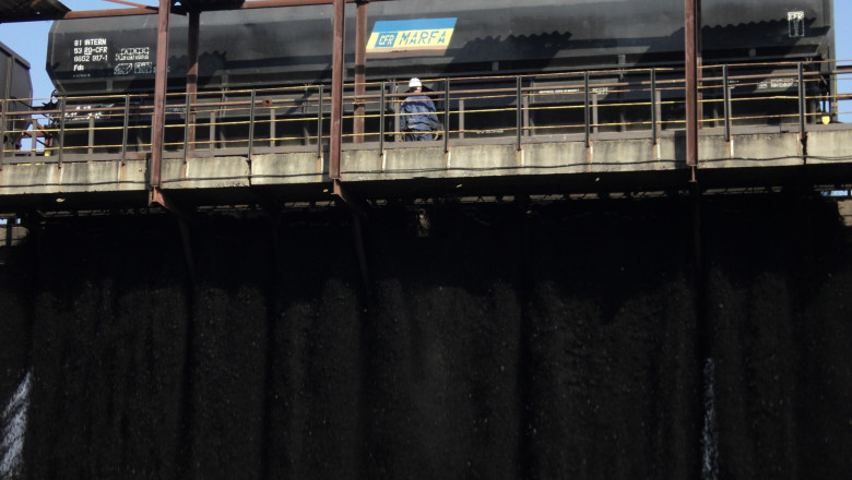 Pregatiri pentru sezonul rece: a inceput livrarea carbunelui pentru iarna 2013 - 2014 Imagine