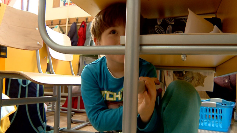 Pregatiti pentru cutremur. Elevii unei scoli din Iasi au fost instruiti de pompieri Imagine