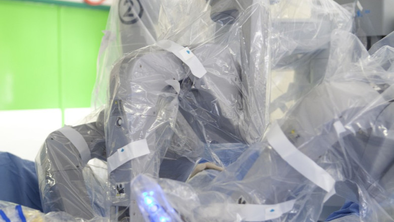 Premiera in Europa: doua operatii la distanta, pe pacienti aflati la 300 km Imagine