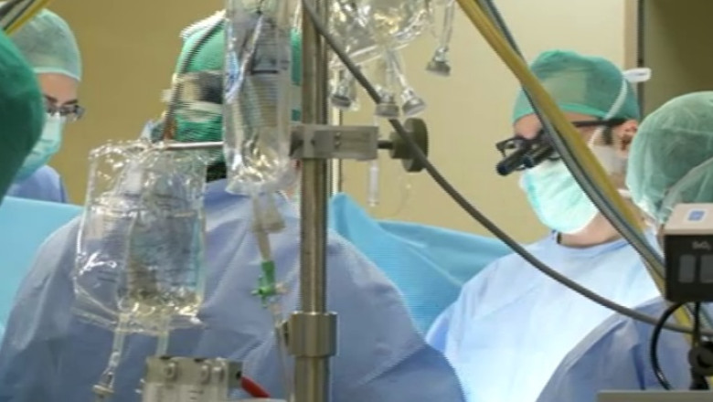 Premiera in Romania: Operatie la o femeie insarcinata care avea cancer de col uterin Imagine