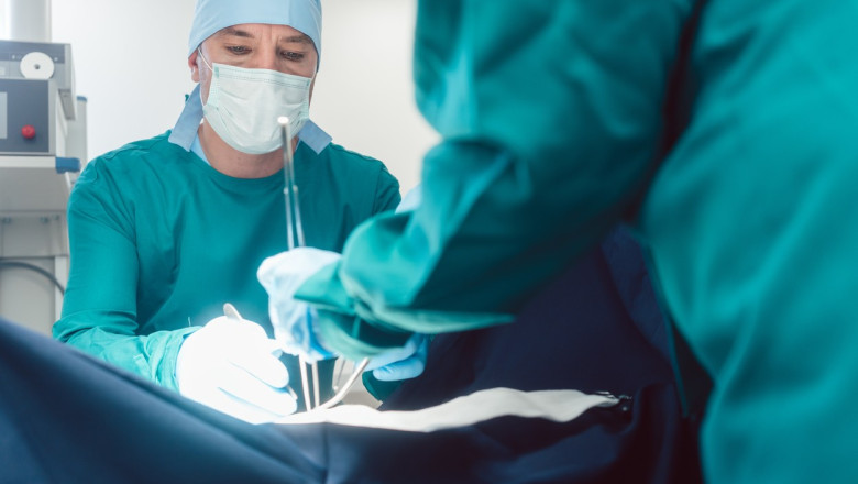 Premiera medicala: Un bolnav de cancer a fost operat de un chirurg de la o distanta de aproape 11.000 km Imagine