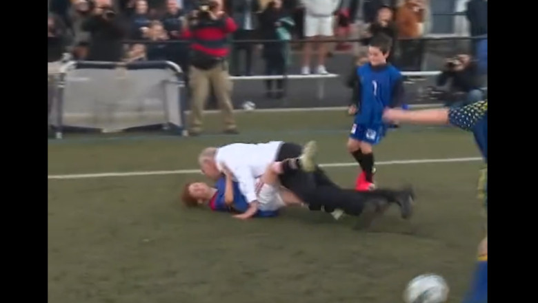 Premierul Australiei a trantit un copil la pamant in timp ce juca fotbal la un eveniment de campanie electorala Imagine