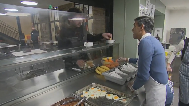 Premierul britanic l-a intrebat pe un om al strazii daca lucreaza in business Imagine