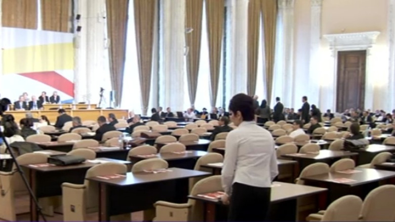 Premierul Chinei, tratat ca la el acasa: parchet peste marmura si o sala plina ochi Imagine