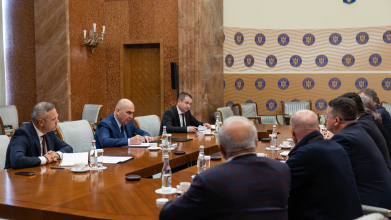 Premierul Ilie Bolojan s-a intalnit cu producatorii de carne de porc. Ce probleme au semnalat in sectorul suin Imagine