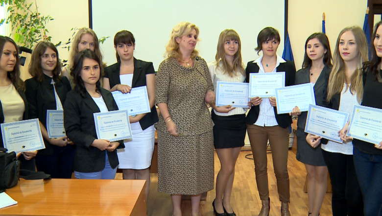 Premii in bani pentru elevii de nota 10 ai Iasiului Imagine