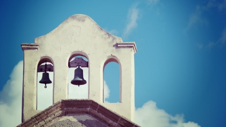 Preot amendat din cauza zgomotelor produse de clopotele bisericii  Imagine
