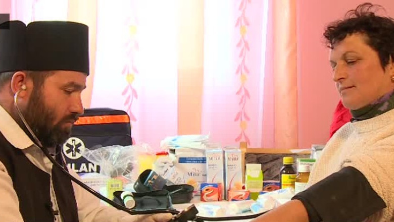 Preot la sat, asistent medical in caz de urgente Imagine